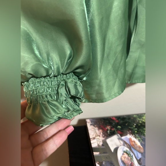 NWOT SHEIN curve Green shimmery raglan long sleeve blouse w/ tie-size 1xl - Picture 4 of 8